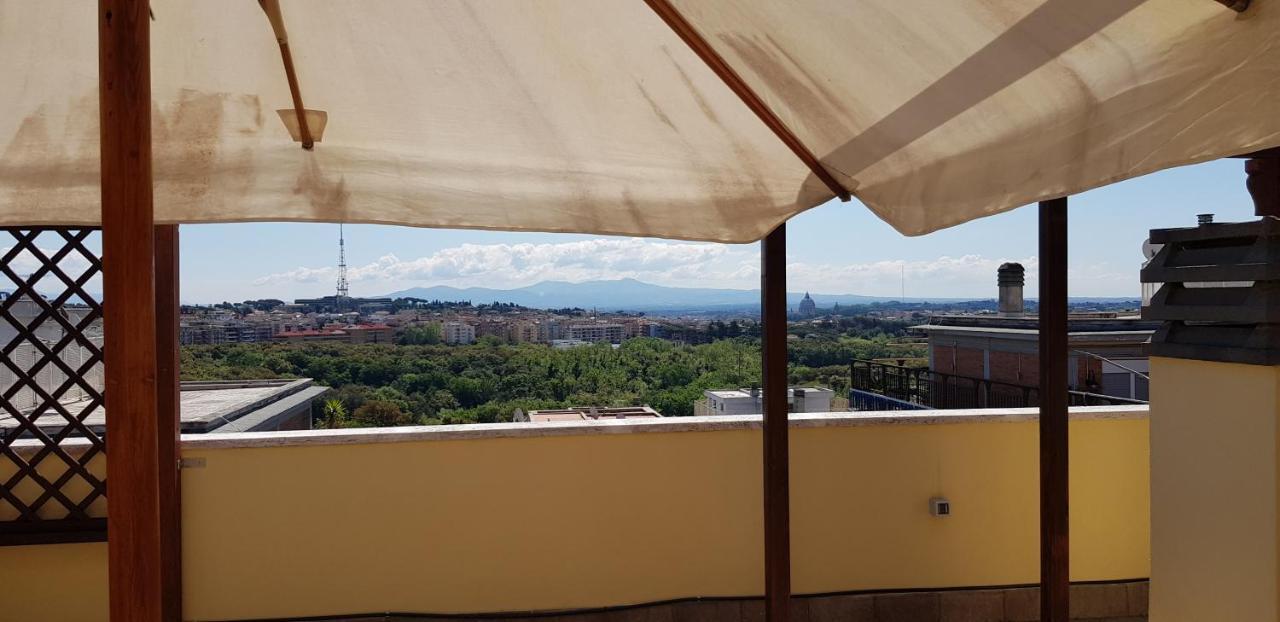 Superattico Con Vista Sul Centro E I Colli Albani Apartment Rom