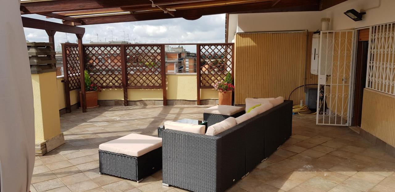 Apartment Superattico Con Vista Sul Centro E I Colli Albani Rom