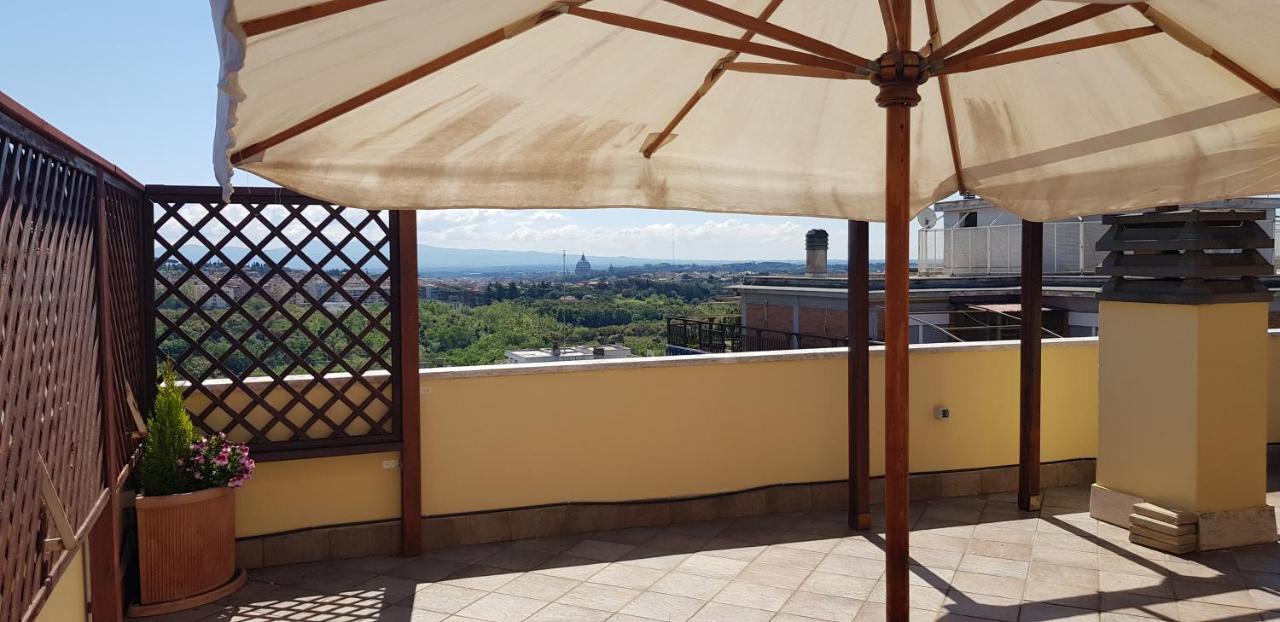 Superattico Con Vista Sul Centro E I Colli Albani Apartment