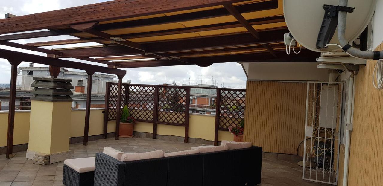 Superattico Con Vista Sul Centro E I Colli Albani Apartment